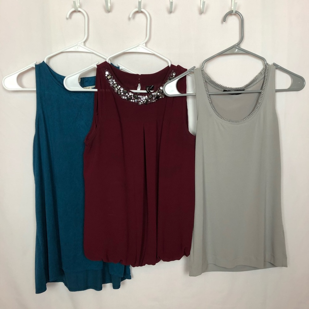 Lot of three sleeveless shirts
